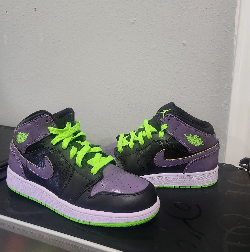 Nike Air Jordan1 Retro 2013 Joker Sneaker Purple/ Lime Green Sz 6y/ 7.5 Women's